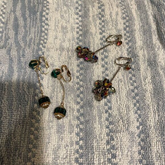 Vintage Celebrity Crystal Clip Dangle Earrings Emerald Green Multicolor Set of 2 - Picture 10 of 16